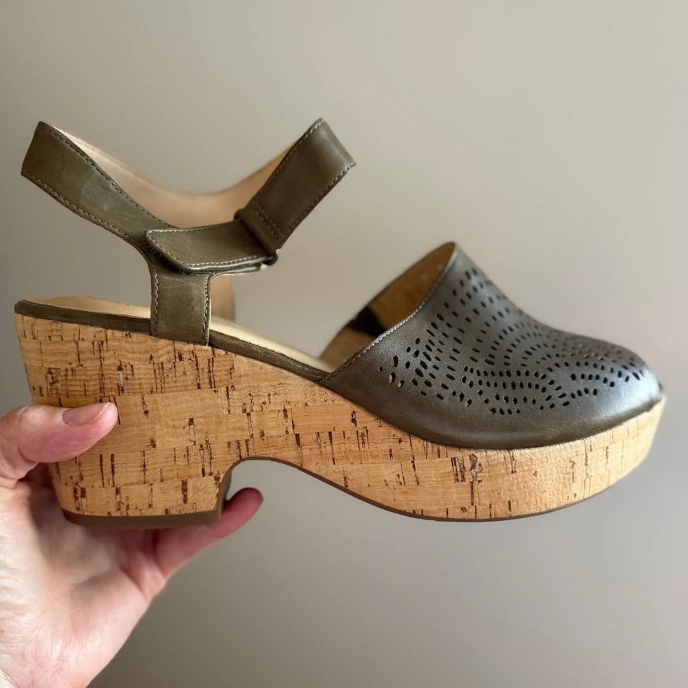 Clarks Maritsa Nila Wedge Women's Sandals Khaki Leather Platform Heels Size 9 - Picture 2 of 10